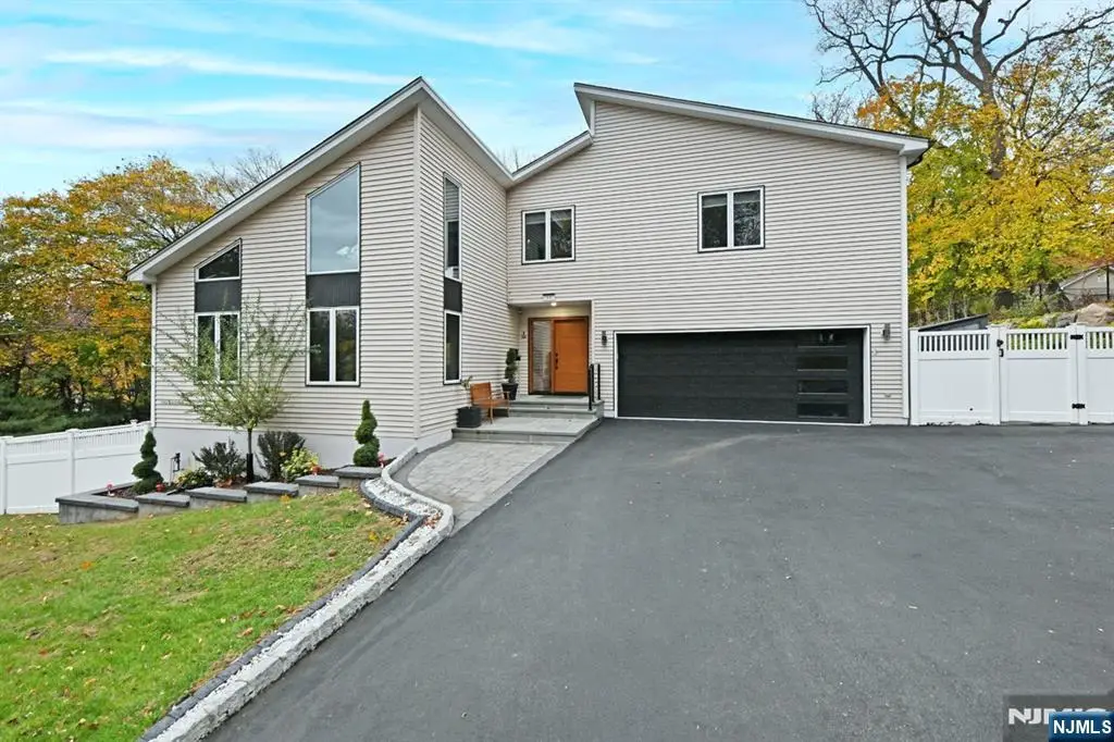 11 Campbell Avenue, Woodcliff Lake, NJ 07677 - Image #1