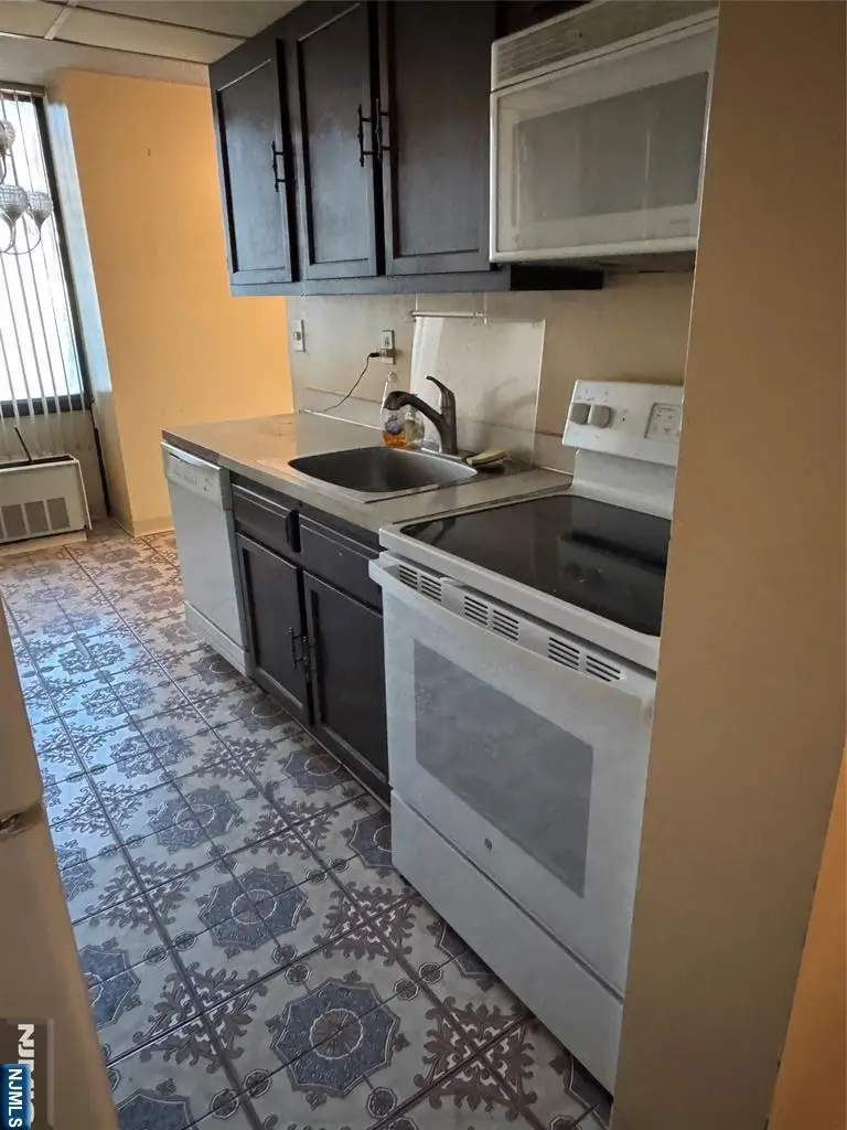 300 Winston Drive 2207, Cliffside Park, NJ 07010 - Image #2