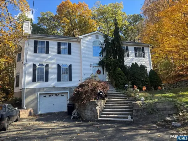 102 Garside Avenue, Wayne, NJ 07470