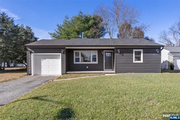 18 Bolingbroke Drive, Toms River, NJ 08757