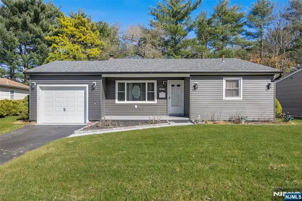 1074 Edgebrook Drive, Toms River, NJ 08757