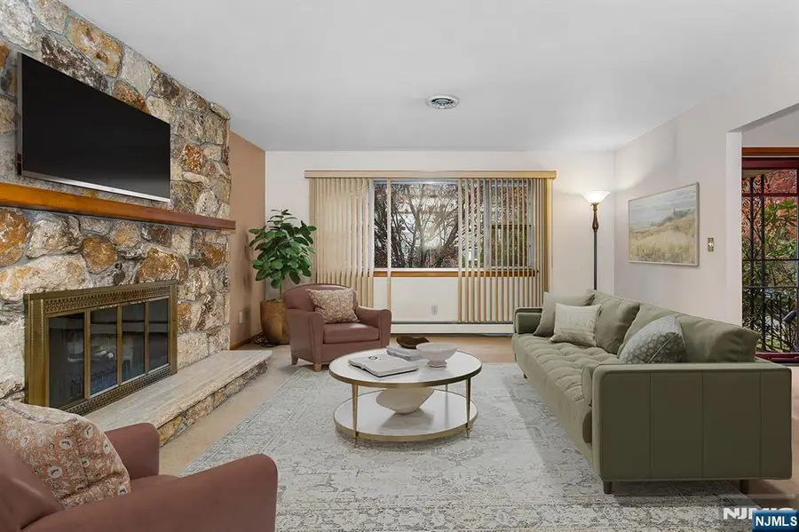 33 Chobot Lane, Elmwood Park, NJ 07407 - Image #3