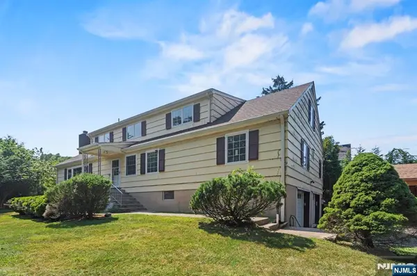 10 Allendale Road, Saddle River, NJ 07458