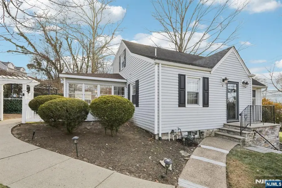 4 Brookview Drive, Woodland Park, NJ 07424 - #3