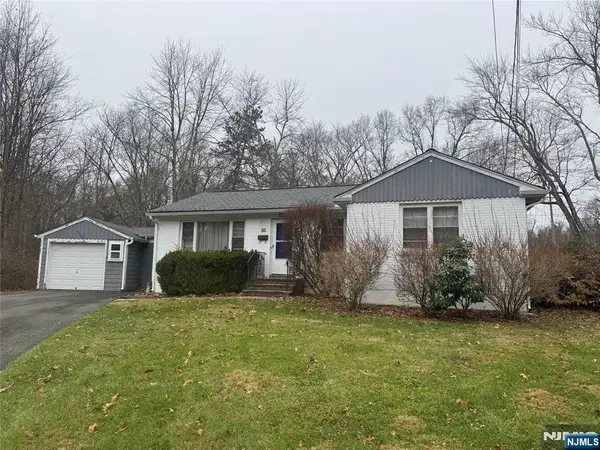 41 Eaton Court, Berkeley Heights, NJ 07922