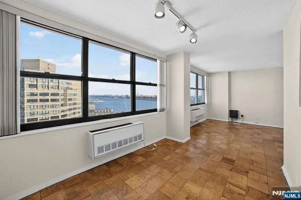 7002 JFK Blvd E 42B, Guttenberg, NJ 07093 - #1