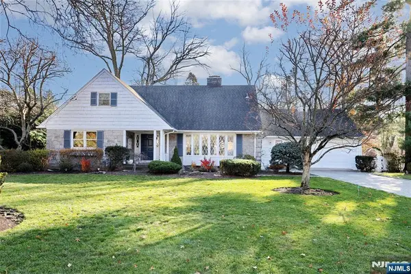 26 Glenwood Road, Tenafly, NJ 07670