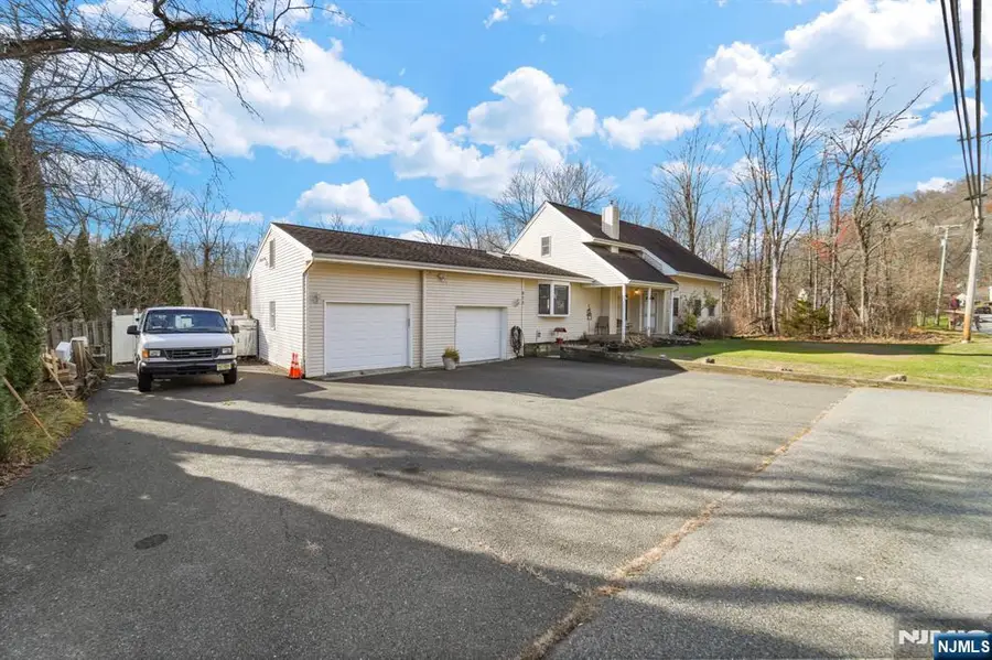622 Berkshire Valley Road, Lake Hopatcong, NJ 07885 - Image #2
