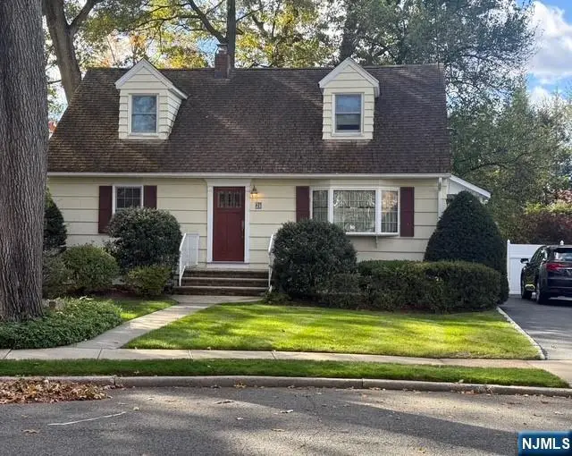24 Summit Avenue, Waldwick, NJ 07463 - Image #1