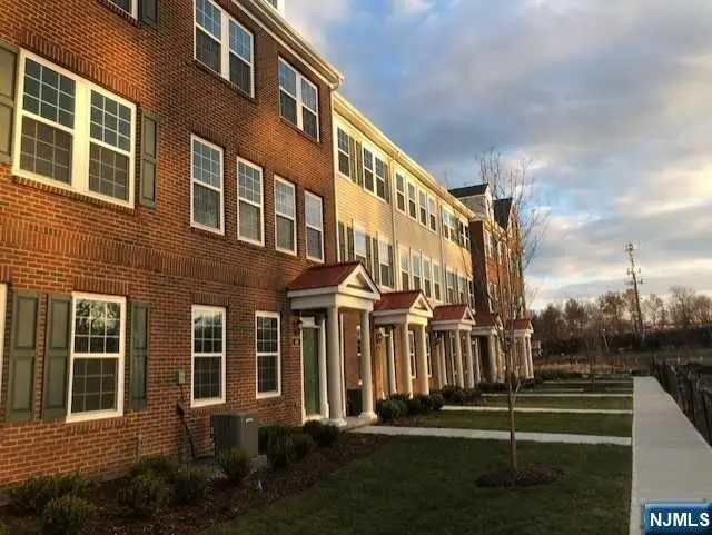 32 Litchfield Lane, Fair Lawn, NJ 07410 - Image #1