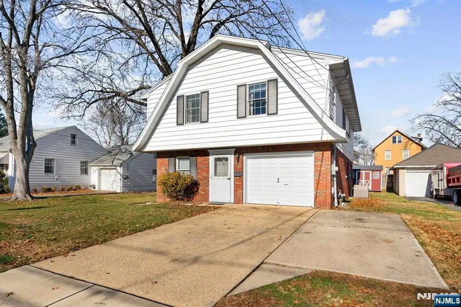 32 Poplar Avenue, Little Ferry, NJ 07643 - Image #2