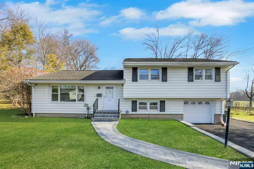 117 Brookview Terrace, Bergenfield, NJ 07621 - Image #1