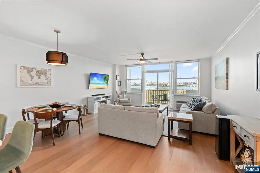 200 Grand Cove Way 5N, Edgewater, NJ 07020 - Image #2