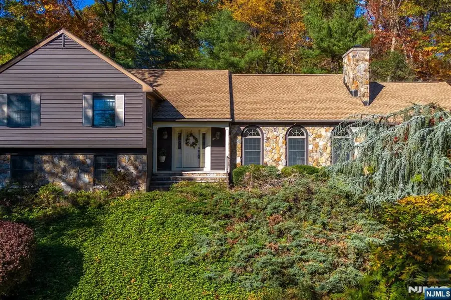 31 Cheyenne Drive, Montville, NJ 07045 - Image #2