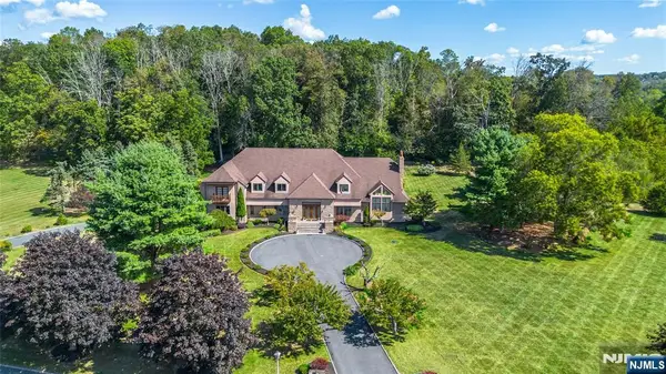 10 Sunny Lane, Green, NJ 07821