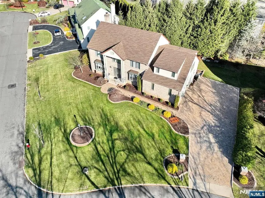 602 Mill Run, Paramus, NJ 07652 - Image #2