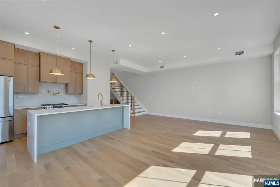 26 Clinton Avenue 2, Jersey City, NJ 07304 - Image #2