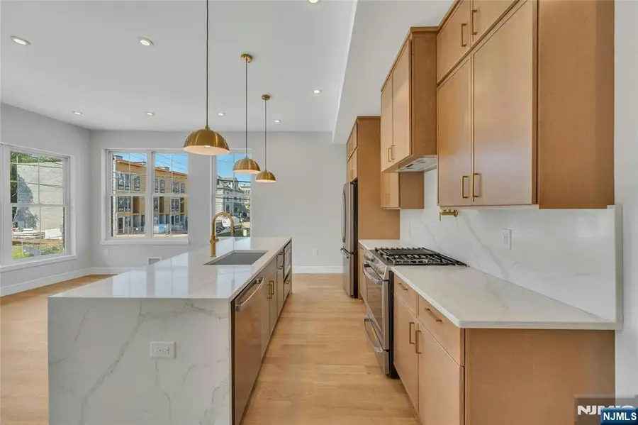 26 Clinton Avenue 2, Jersey City, NJ 07304 - Image #3