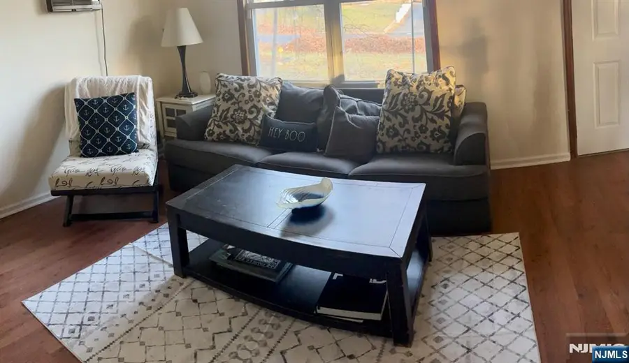 38 Richard Drive, Waldwick, NJ 07463 - Image #2