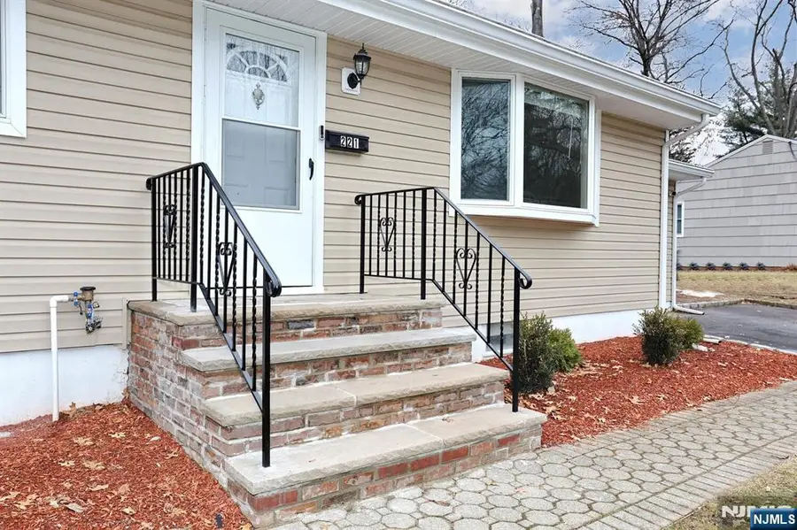 221 Raymond Street, Hillsdale, NJ 07642 - Image #2