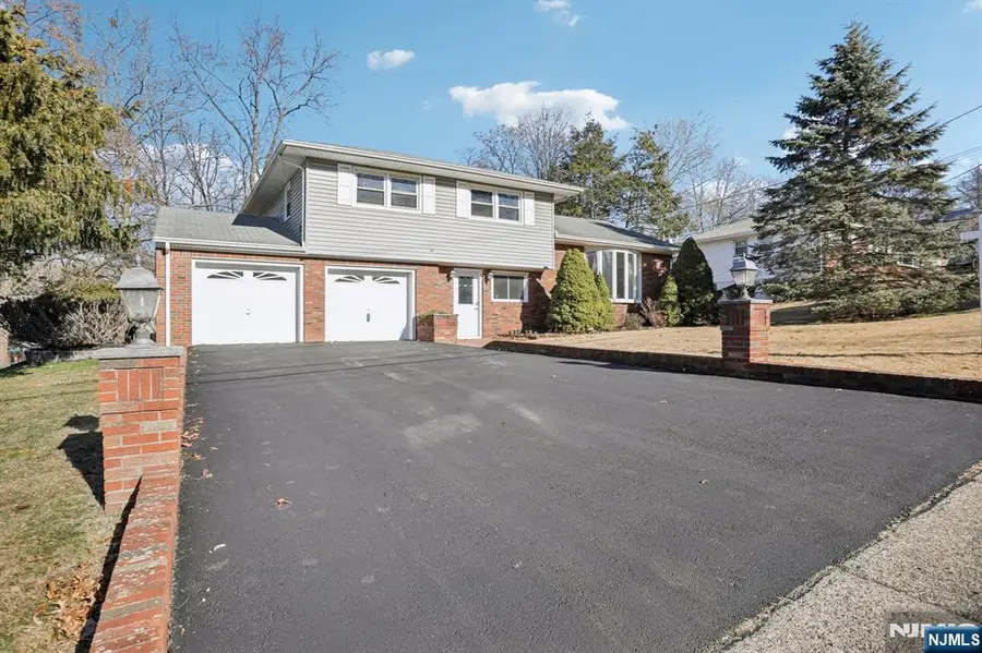 27 Stanford Place, Wayne, NJ 07470 - Image #2