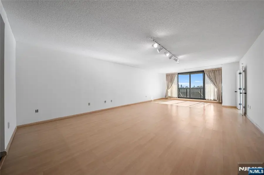 900 Palisade Avenue 5A, Fort Lee, NJ 07024 - Image #2