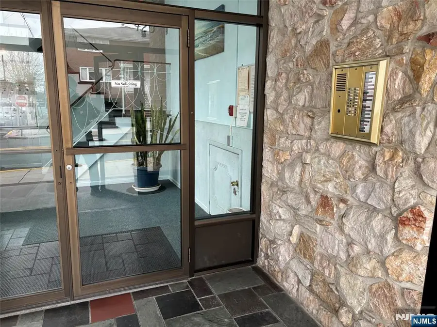 423 Walker Street B5, Fairview, NJ 07022 - Image #3