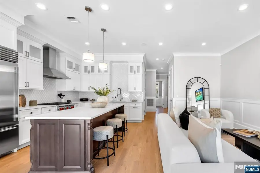 16 Gabriel Court 16, Paramus, NJ 07652 - Image #2