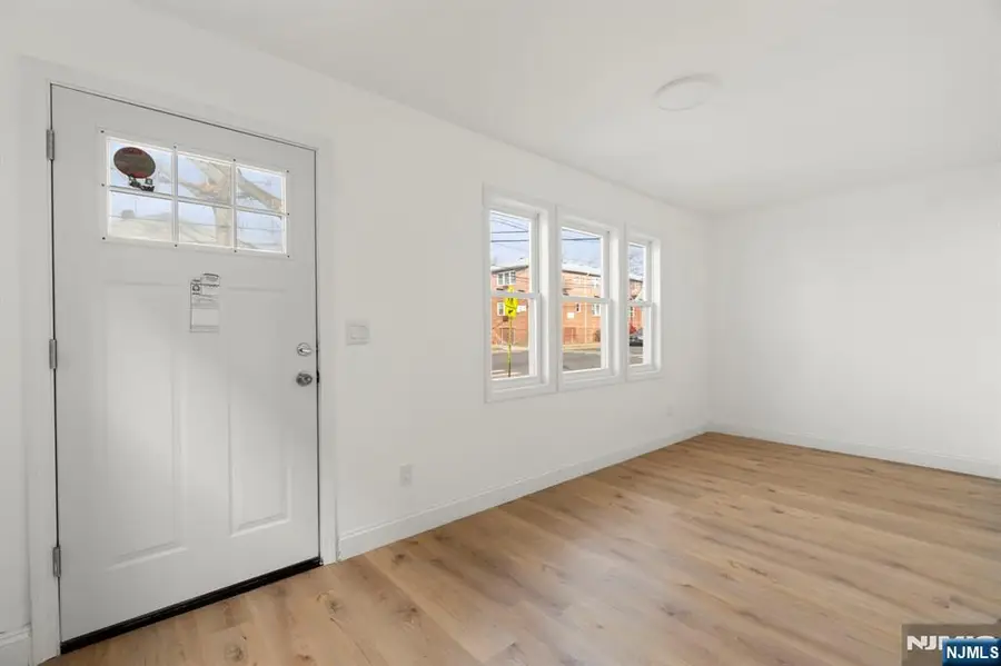 392 Clinton Place, Newark, NJ 07112 - Image #2