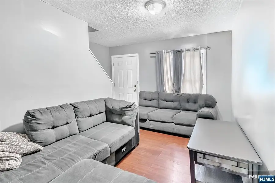 121 Highland Avenue, Newark, NJ 07104 - Image #3