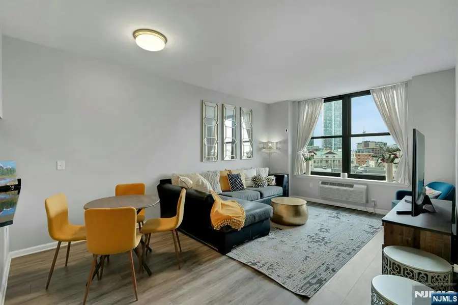 102 Christopher Columbus Drive 803, Jersey City, NJ 07302 - Image #3