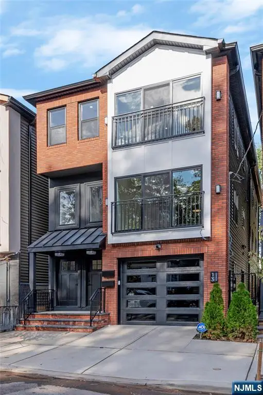 11 Voorhees, Newark, NJ 07103