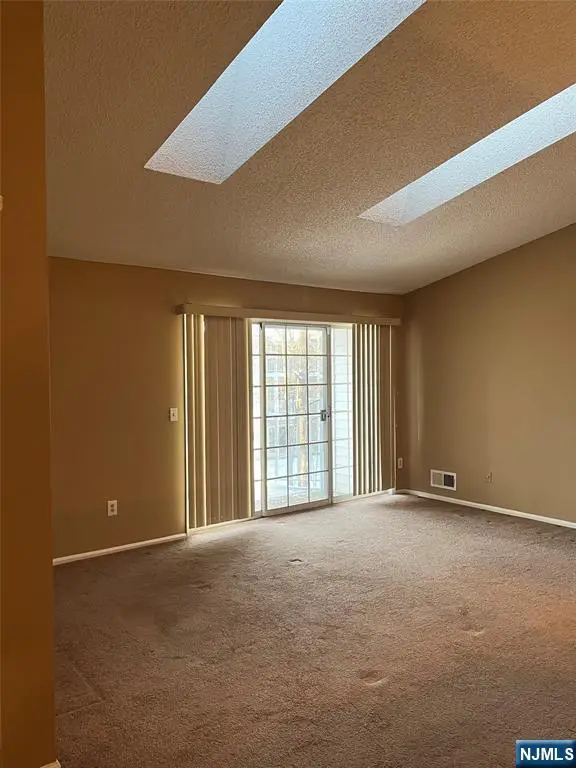 611 Lilac Lane, Mahwah, NJ 07430 - Image #2