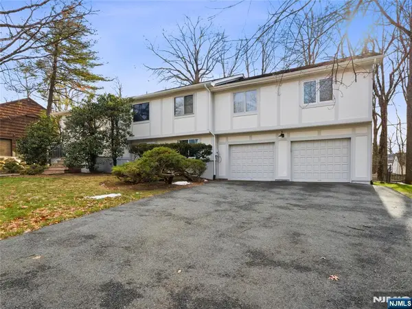 36 Yellow Brick Road, Wayne, NJ 07470