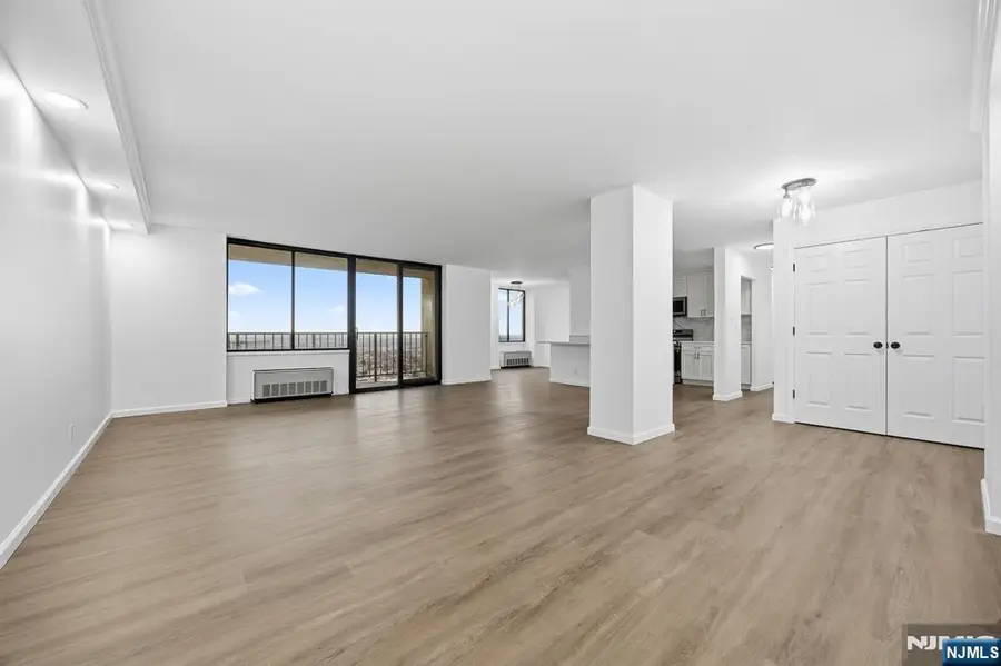 300 Winston Drive 2502, Cliffside Park, NJ 07010 - Image #2