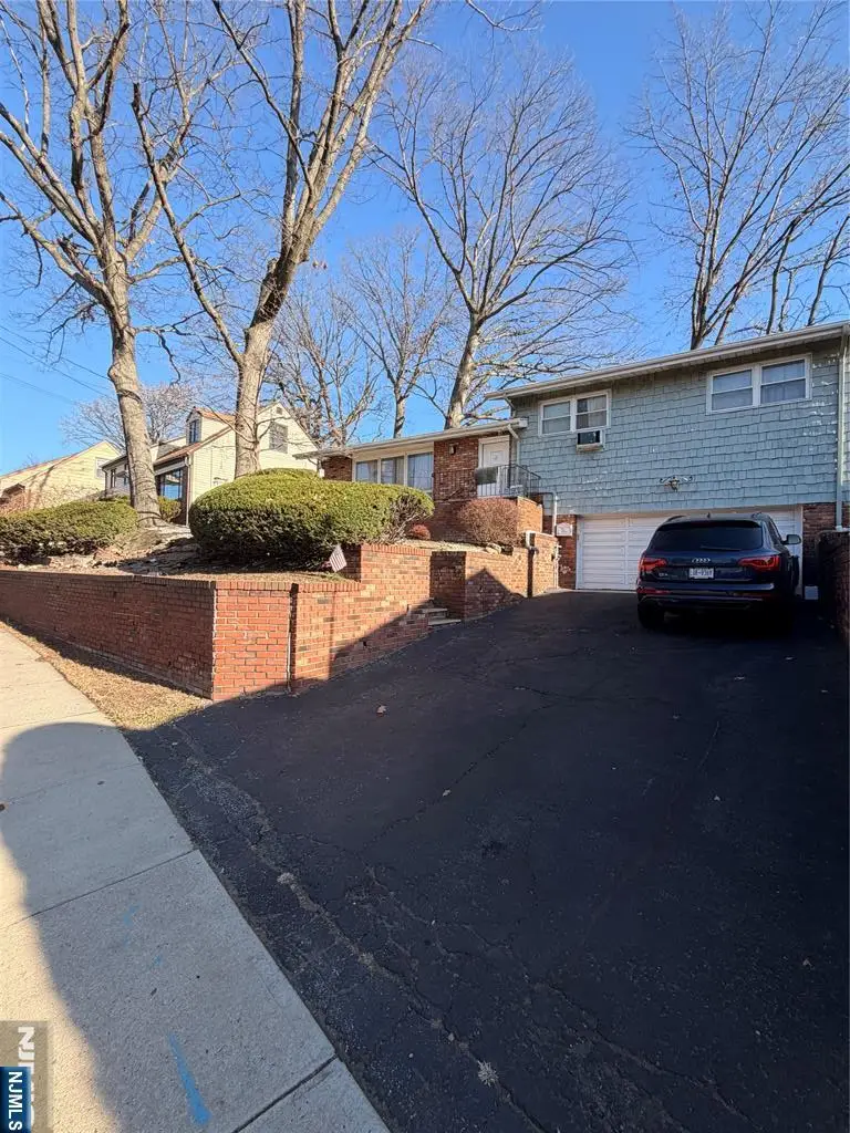 1032 Glen Road, Fort Lee, NJ 07024 - Image #3