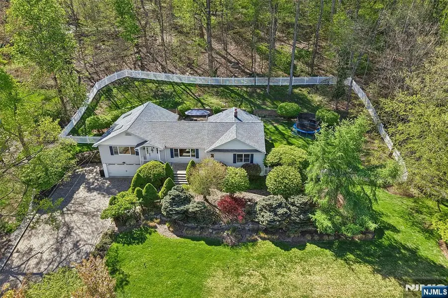 63 Danebury Downs, Upper Saddle River, NJ 07458 - #2