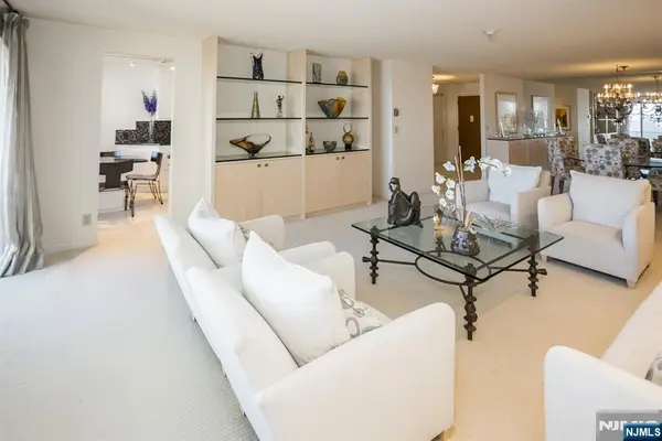 2 Claridge Drive 7NE, Verona, NJ 07044