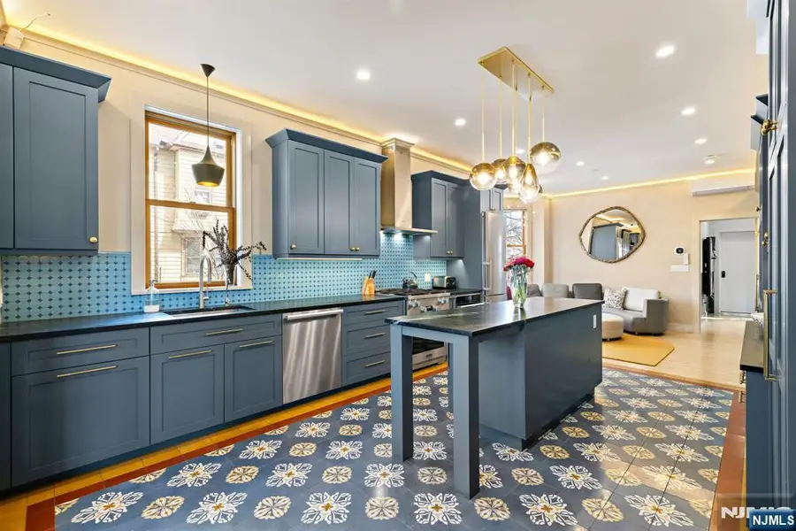 2214 Palisade Avenue, Weehawken, NJ 07086 - #3