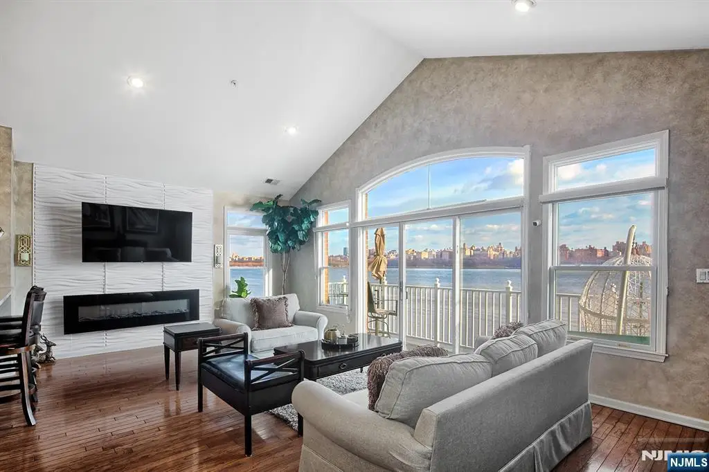 48 Lydia Drive, Guttenberg, NJ 07093 - Image #1