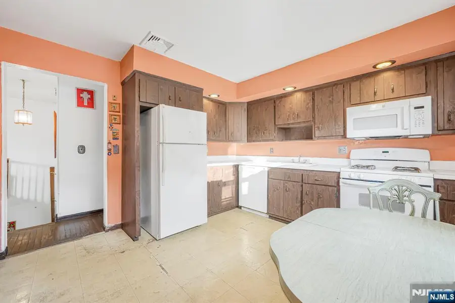 609 Monroe Avenue, Township Of Washington, NJ 07676 - Image #3