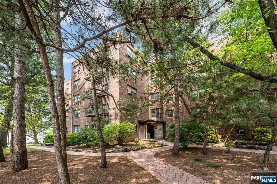 3071 Edwin Avenue 3E, Fort Lee, NJ 07024 - Image #2