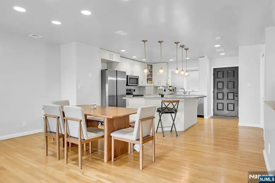 300 Gorge Road 38, Cliffside Park, NJ 07010 - Image #2