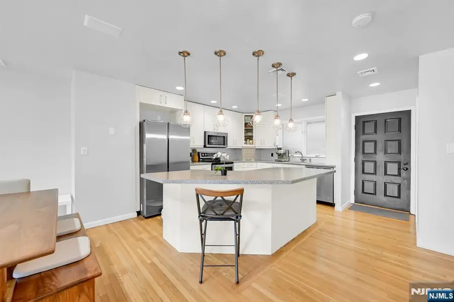 300 Gorge Road 38, Cliffside Park, NJ 07010 - Image #3