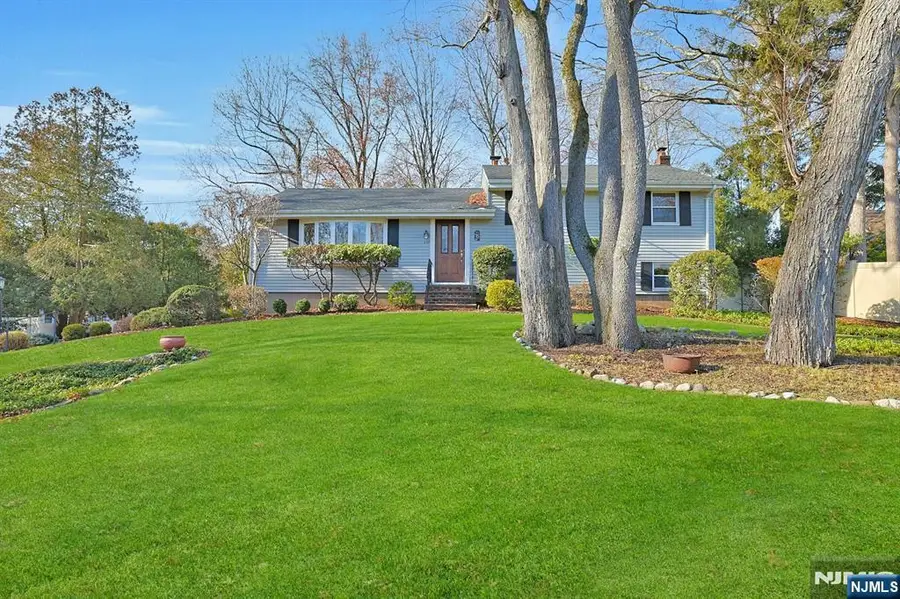 657 Jones Road, River Vale, NJ 07675 - Image #2