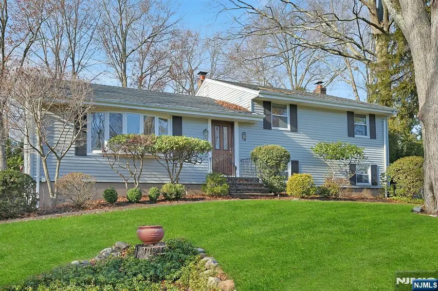 657 Jones Road, River Vale, NJ 07675 - Image #3