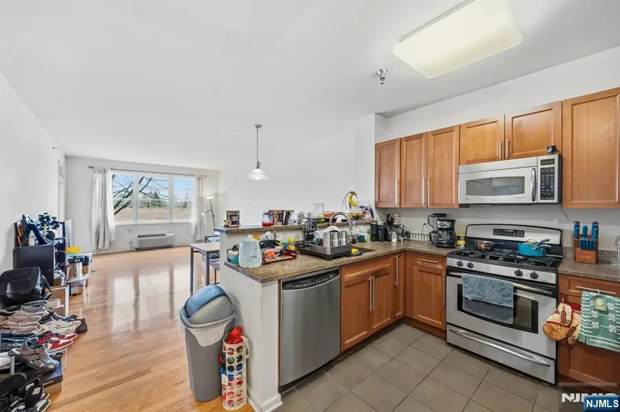 15 Enterprise Court 1051, Jersey City, NJ 07305 - Image #3