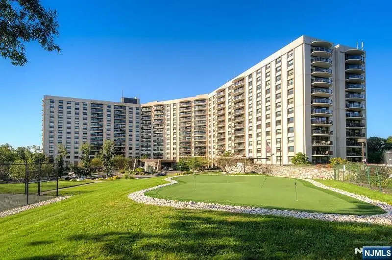 2 Claridge Drive 4MW, Verona, NJ 07044 - Image #2