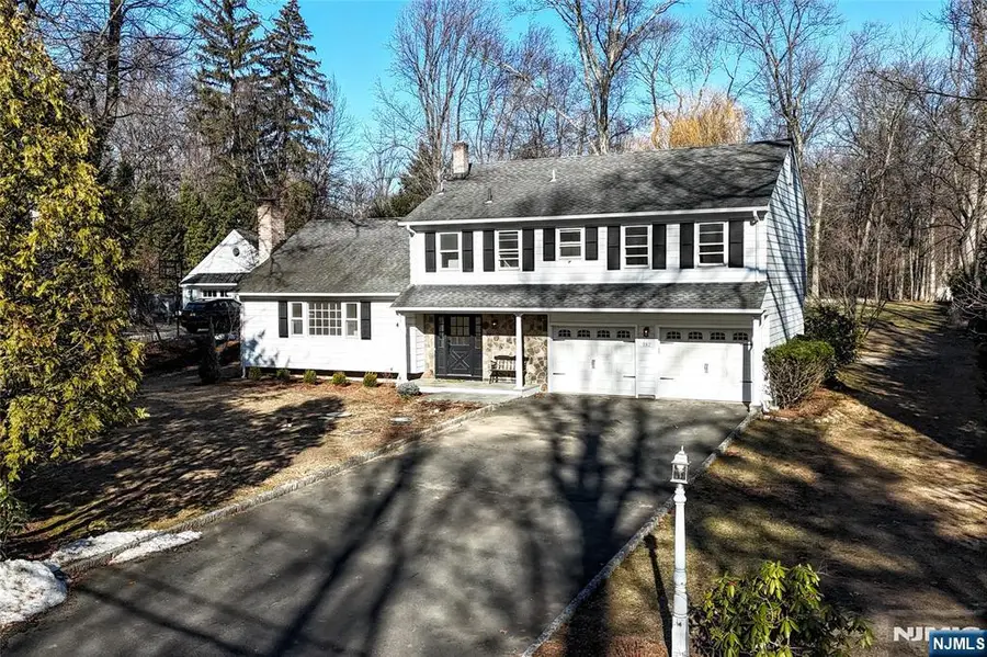 582 Eder Avenue, Wyckoff, NJ 07481 - Image #2