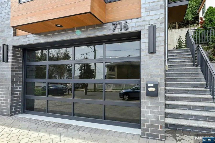 716 Undercliff Avenue 716, Edgewater, NJ 07020 - Image #3